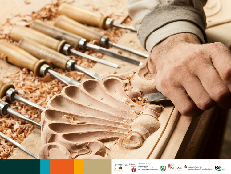 Weihnachtliches Holzschnitzen